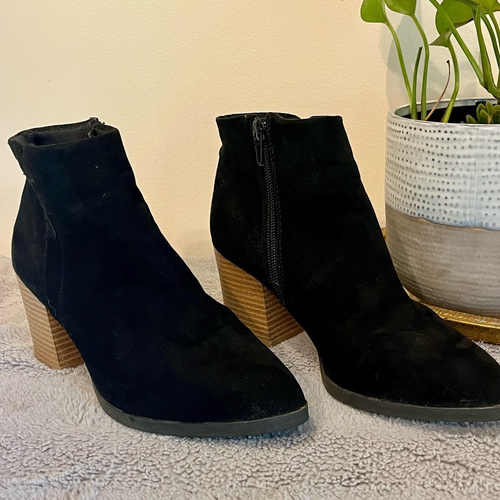 Qupid suede Black Ankle Boots with Brown Heel